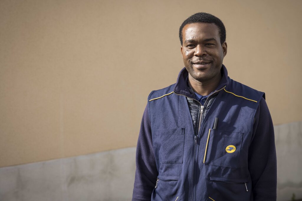 Portrait Olivier Macabre facteur colis a la PPDC de Chalette-sur-Loing (45)
